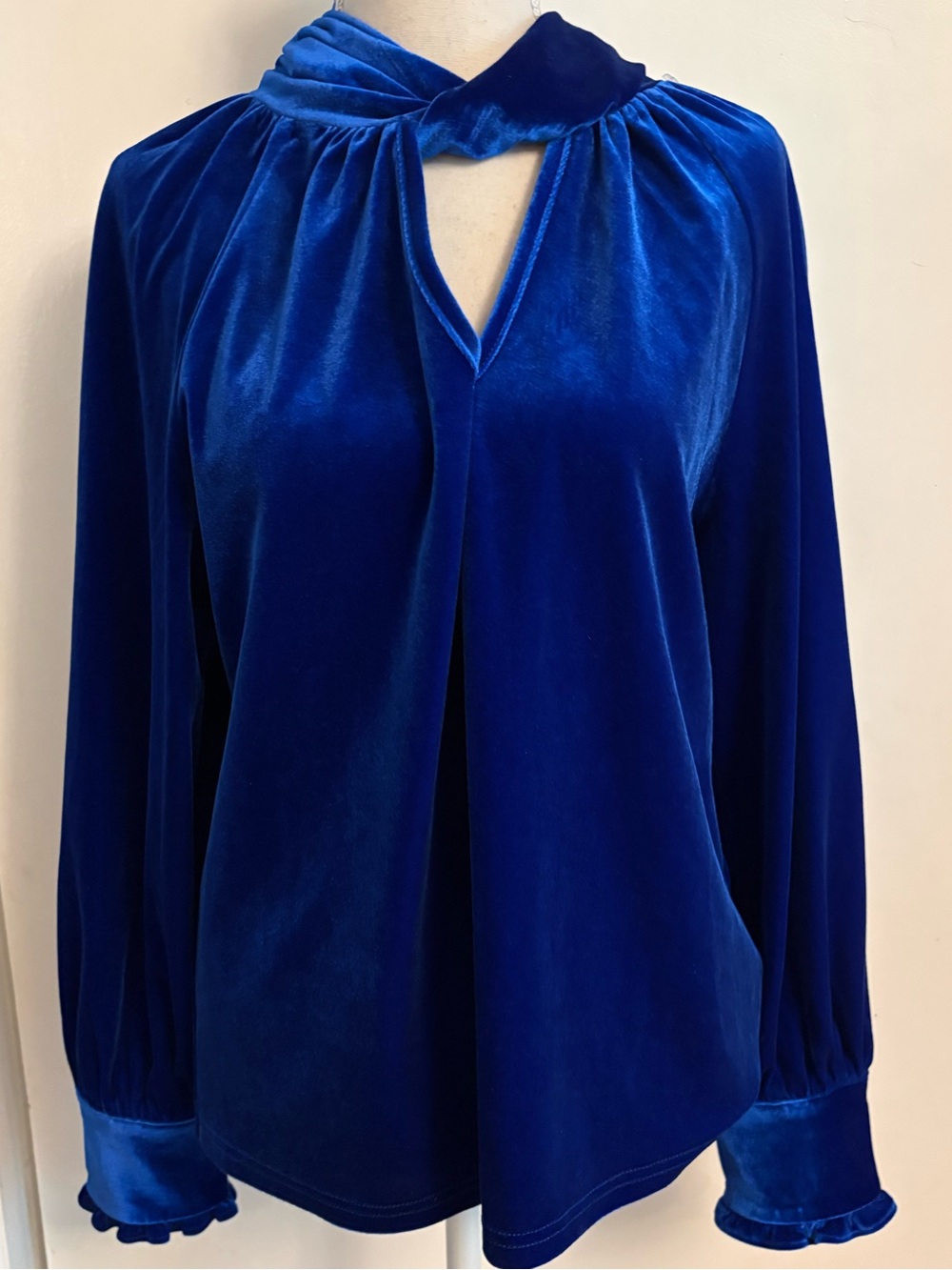 Highland Park by Material Girls Royal Blue Velvet Keyhole Neck Blouse - Sz S